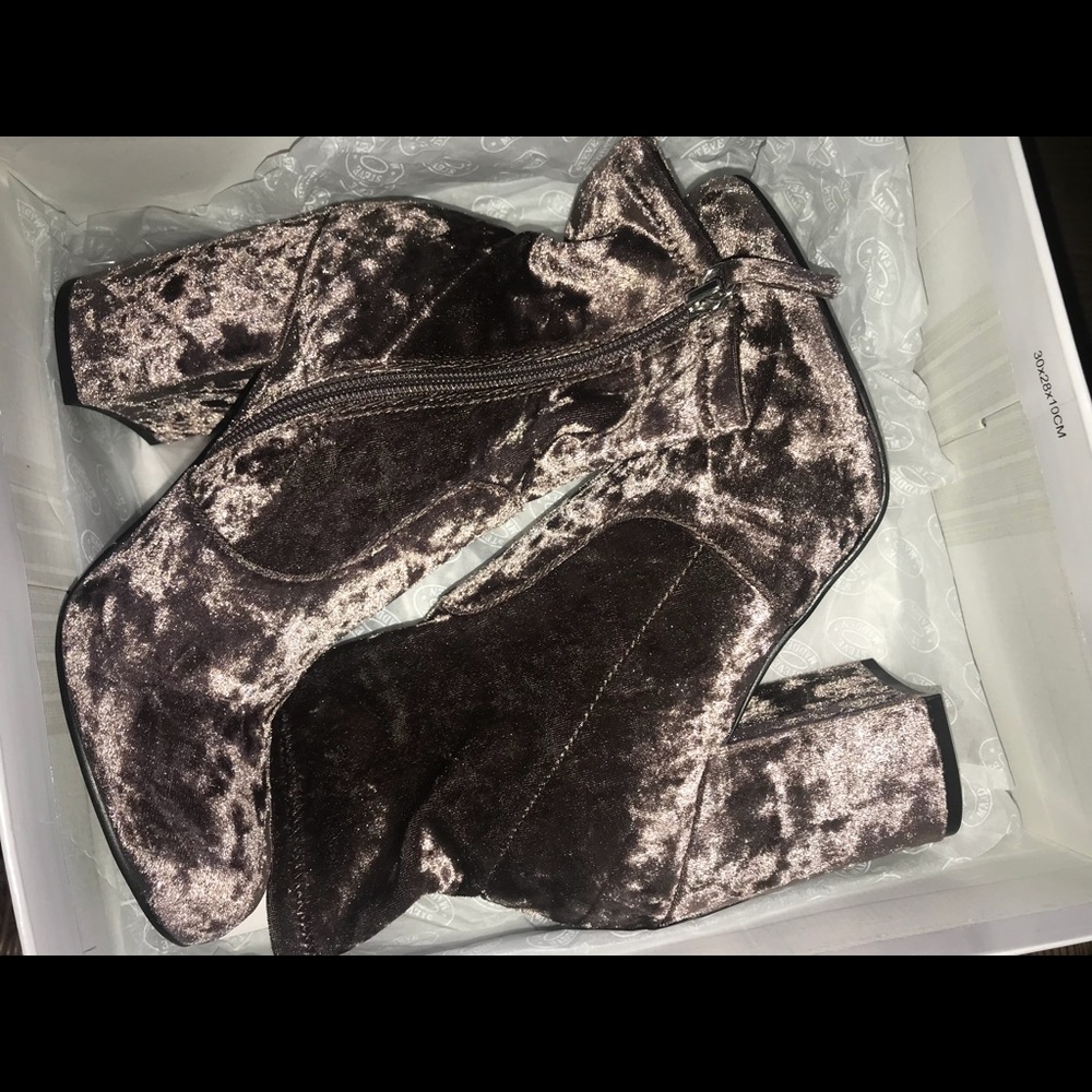 Steve Madden Gaze Booties